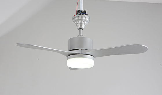 Deckenlüfter-verschob silberne Farbfernbedienung 42 Zoll Dimmable LED angebracht