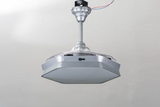 Schnelle Geschwindigkeit 42&quot; EMC einziehbares Deckenlüfter-Licht Dimmable mit zusammenklappbaren Blättern